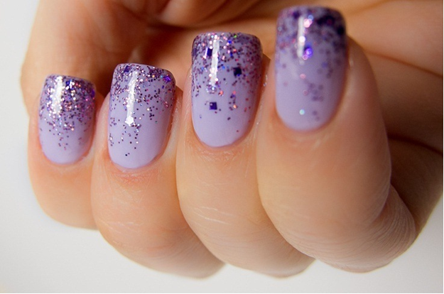 Nails with sparkles - glamour para todos os dias