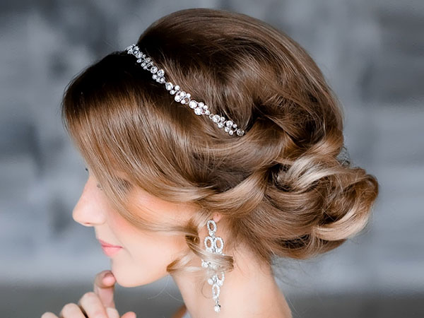 Bandagem - um estilista elegante estilo festivo