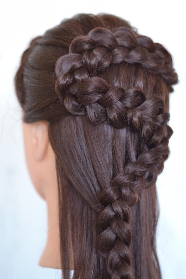 Braid trança em cabelo médio com uma foto