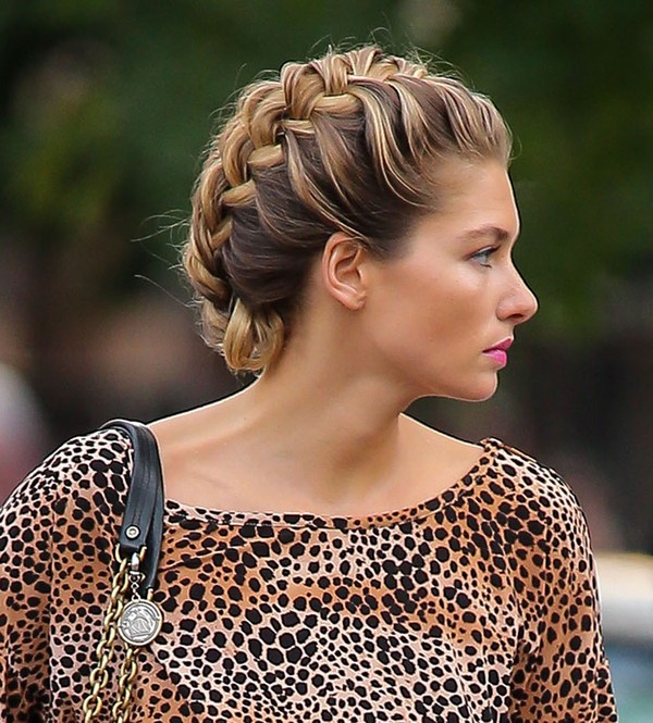 Braid trança em cabelo médio com uma foto