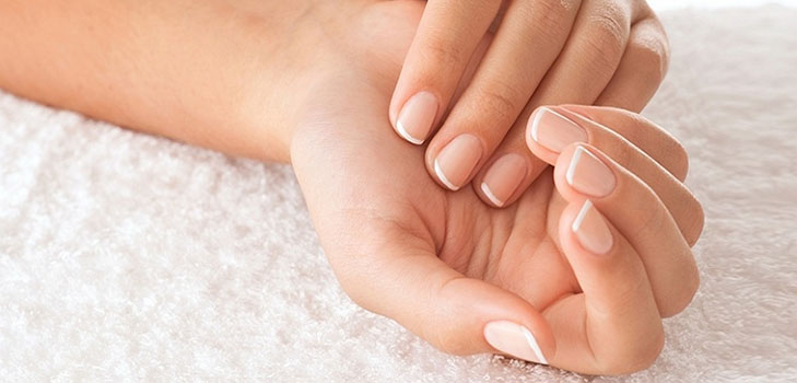 Cinco problemas frequentes nas unhas: causas e soluções