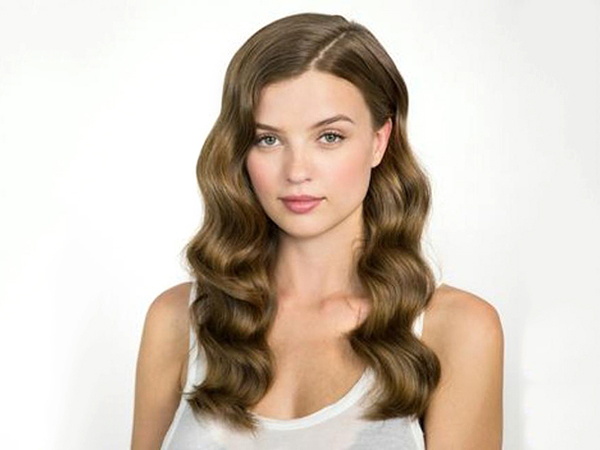 Estilo bonito em cabelo médio