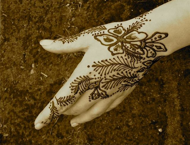 Tatuagem de henna em casa