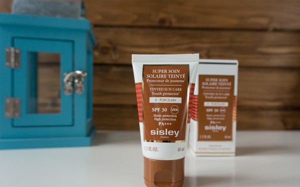 Suntan da garrafa: matiz de proteção solar Sisley Tinted Sun Care