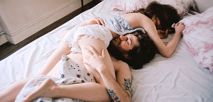 Dorme em pares: determine a postura em um sonho, como um homem te trata
