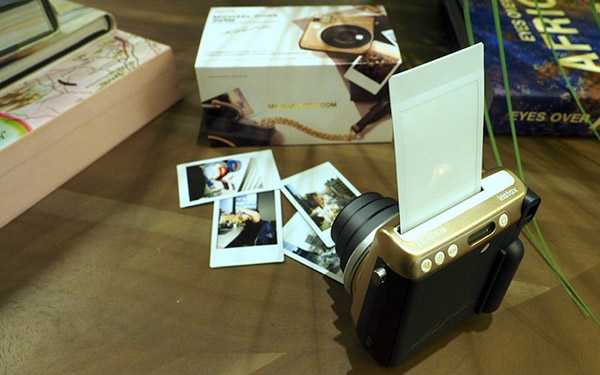 Moda Câmera: Michael Kors X Fijifilm Instax Mini 70