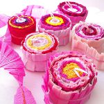 Guirlandas de papel com suas próprias mãos
