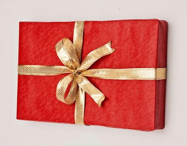 Como embalar um presente em um papel-presente