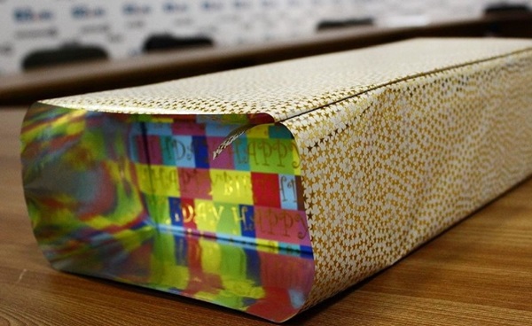 Como embalar um presente em um papel-presente