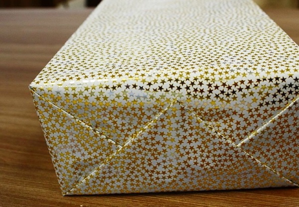 Como embalar um presente em um papel-presente