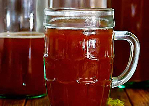 Como enganar os vendedores de kvass: Escolha uma bebida de verão útil