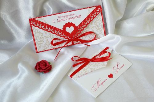 Como doar dinheiro para um casamento em um envelope