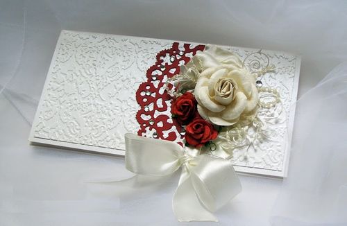 Como doar dinheiro para um casamento em um envelope