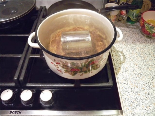 Como cozinhar leite condensado em uma lata?