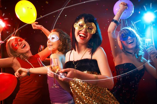 Quão divertido passar o Ano Novo com amigos 2016: idéias originais