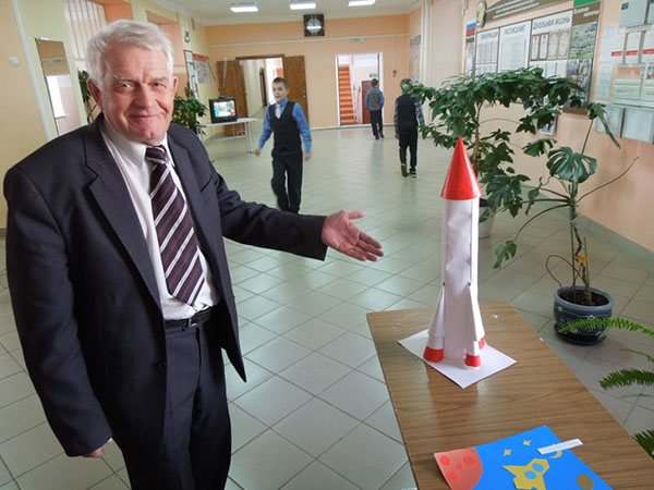 Horário de aula para o dia da Cosmonautics
