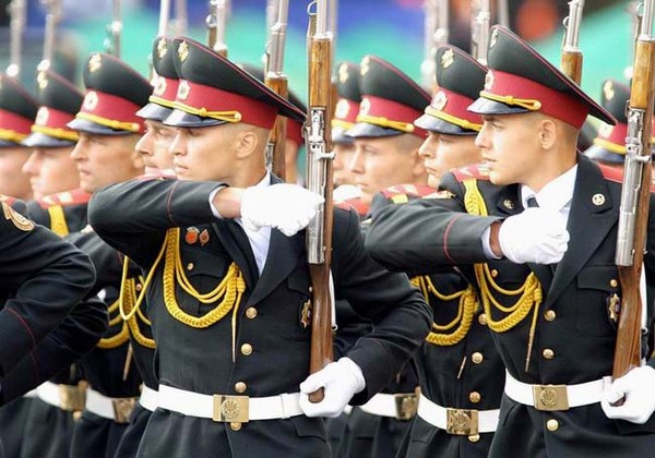 Parabéns oficiais e curtos sobre os colegas do Dia do Defensor da Pátria (23 de fevereiro)