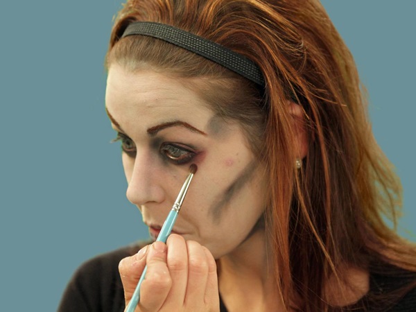 Maquiagem assustadora para Halloween com suas próprias mãos para meninas e meninas