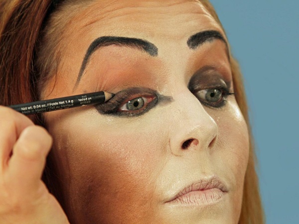 Maquiagem assustadora para Halloween com suas próprias mãos para meninas e meninas