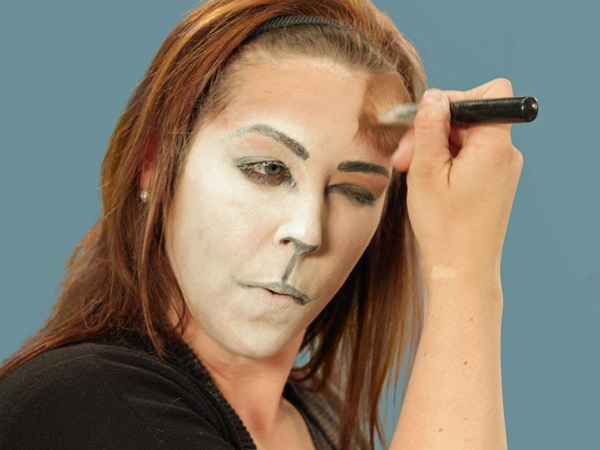 Maquiagem assustadora para Halloween com suas próprias mãos para meninas e meninas