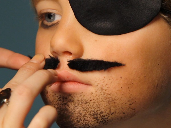 Maquiagem assustadora para Halloween com suas próprias mãos para meninas e meninas