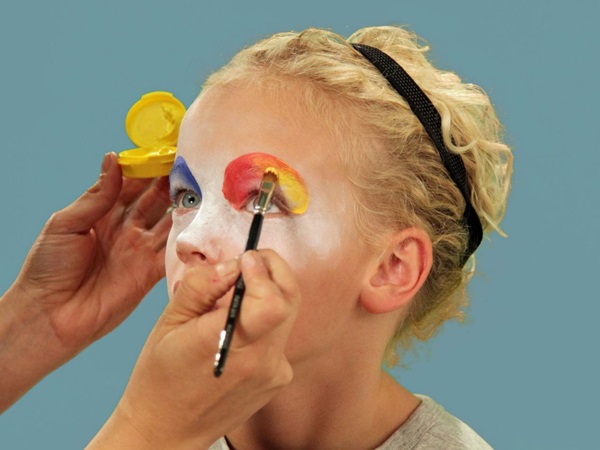 Maquiagem assustadora para Halloween com suas próprias mãos para meninas e meninas