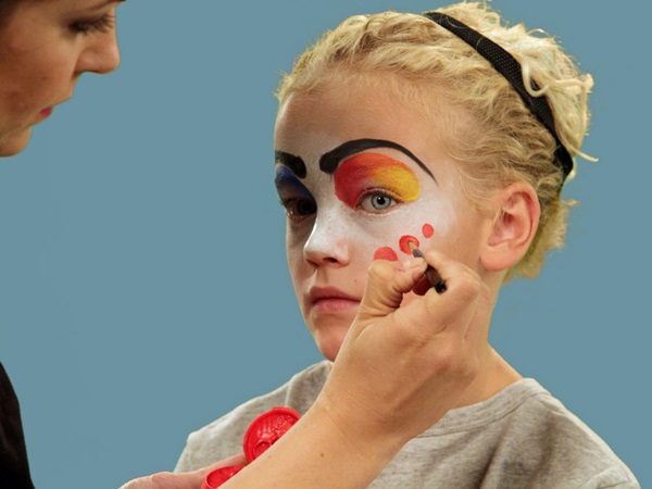 Maquiagem assustadora para Halloween com suas próprias mãos para meninas e meninas