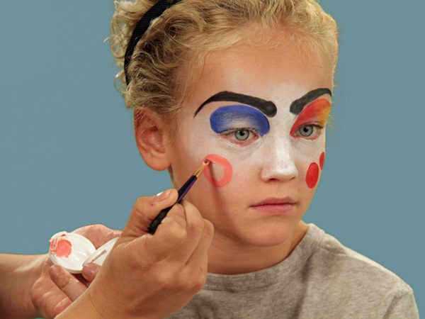 Maquiagem assustadora para Halloween com suas próprias mãos para meninas e meninas