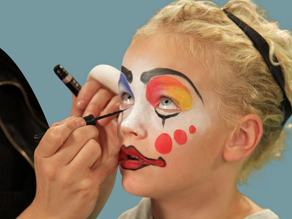 Maquiagem assustadora para Halloween com suas próprias mãos para meninas e meninas