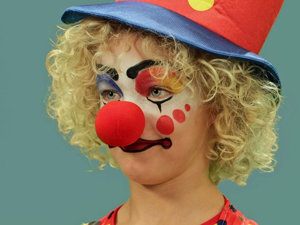 Maquiagem assustadora para Halloween com suas próprias mãos para meninas e meninas