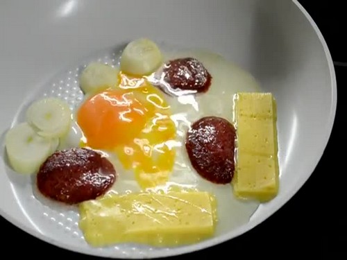 O que é uma frigideira com revestimento cerâmico
