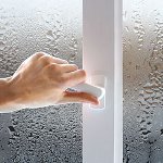 Por que as janelas de plástico suam?