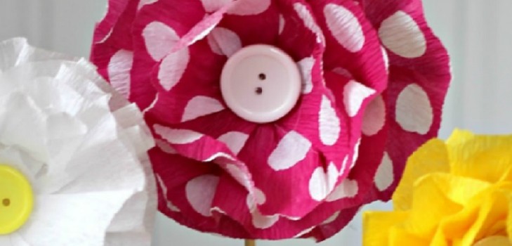 Artesanato para o Dia das Mães com suas próprias mãos: para o jardim de infância e a 1ª classe, para a escola, de papel colorido, guardanapos