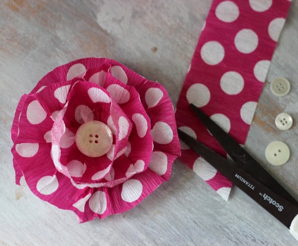 Artesanato para o Dia das Mães com suas próprias mãos: para o jardim de infância e a 1ª classe, para a escola, de papel colorido, guardanapos