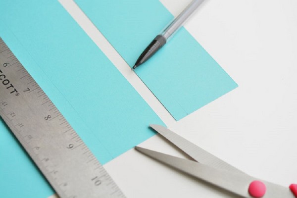 Artesanato para o Dia das Mães com suas próprias mãos: para o jardim de infância e a 1ª classe, para a escola, de papel colorido, guardanapos