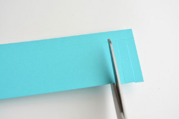 Artesanato para o Dia das Mães com suas próprias mãos: para o jardim de infância e a 1ª classe, para a escola, de papel colorido, guardanapos