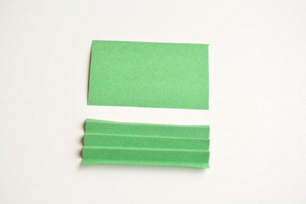 Artesanato para o Dia das Mães com suas próprias mãos: para o jardim de infância e a 1ª classe, para a escola, de papel colorido, guardanapos