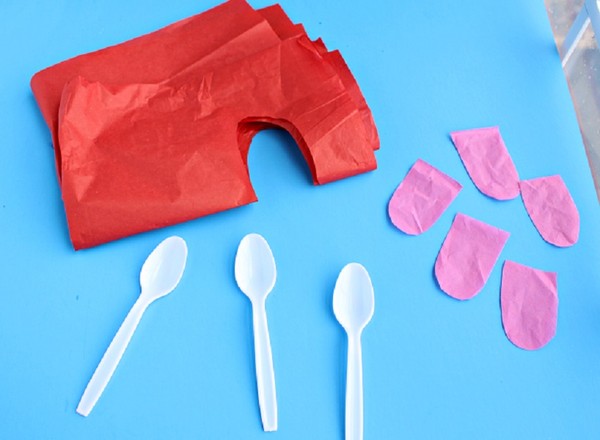 Artesanato para o Dia das Mães com suas próprias mãos: para o jardim de infância e a 1ª classe, para a escola, de papel colorido, guardanapos