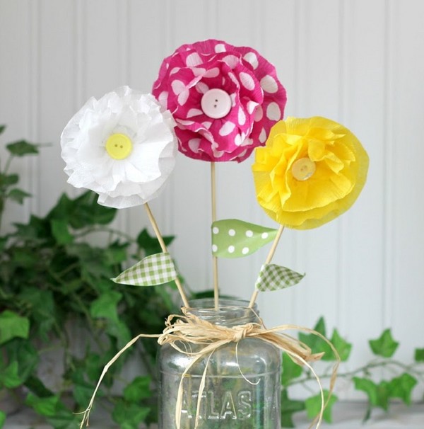 Artesanato para o Dia das Mães com suas próprias mãos: para o jardim de infância e a 1ª classe, para a escola, de papel colorido, guardanapos
