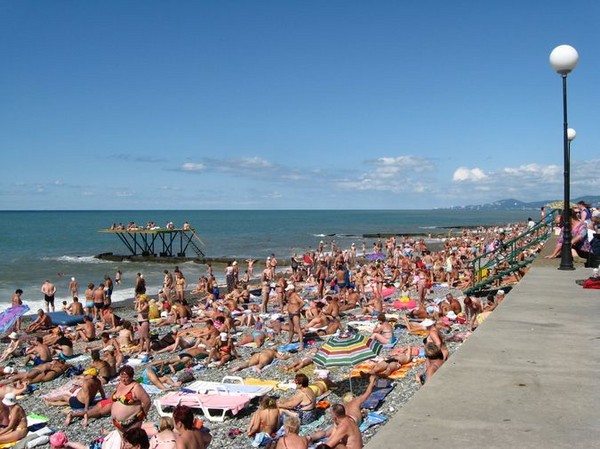 O tempo em Sochi em setembro de 2016 é previsto pelo centro hidrometeorológico e de acordo com as críticas dos turistas, a temperatura da água e do ar em Sochi em setembro
