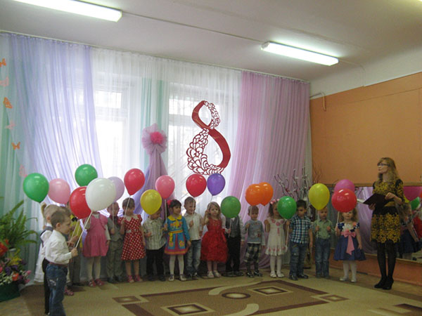 Parabéns às meninas em 8 de março