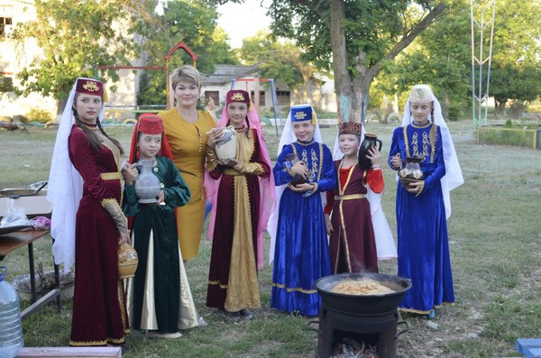 Como e quando Uraza Bayram é comemorado em 2016 na Rússia. Parabéns aos muçulmanos do país no dia do jejum