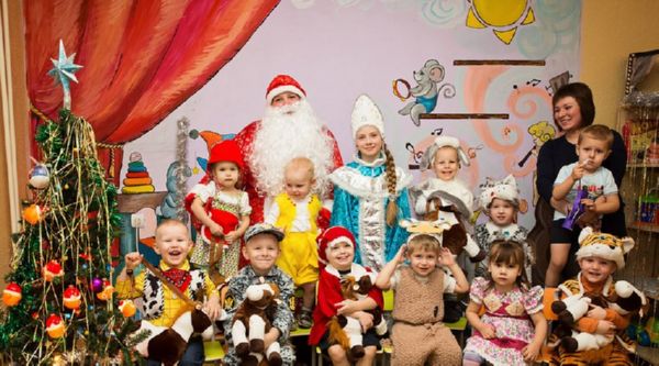 Cenário Matinee de Ano Novo, idéias para escola primária e jardim de infância (junior, meio, grupo sénior)