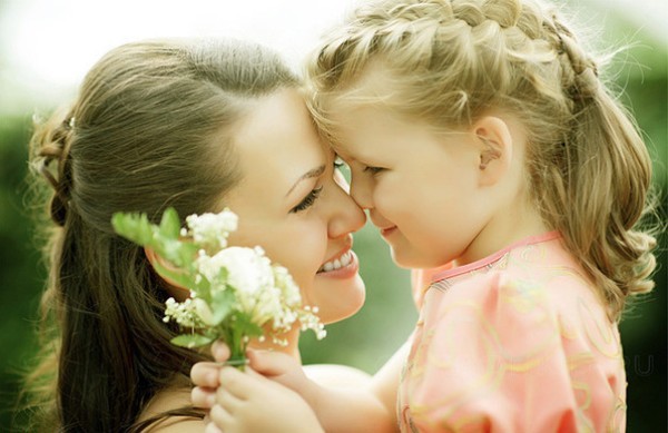 Sms com o Dia das Mães - curto, engraçado, em verso e em prosa. Mensagens de felicitações para mãe, irmã, namorada, sogra, mulheres familiares