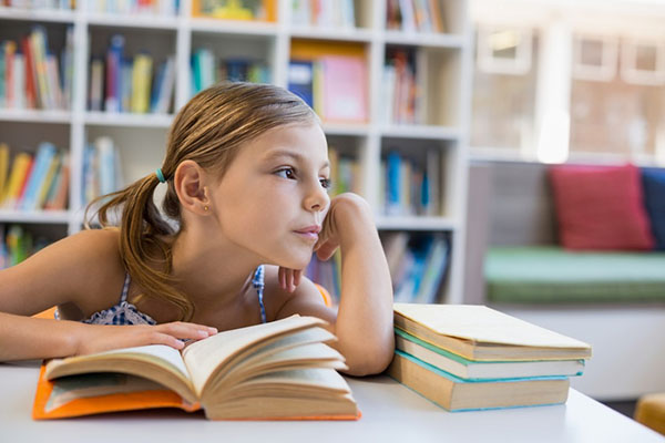 Breves poemas bonitos sobre a escola para crianças