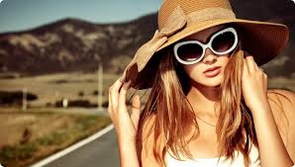 Acessórios elegantes para viajante ávido