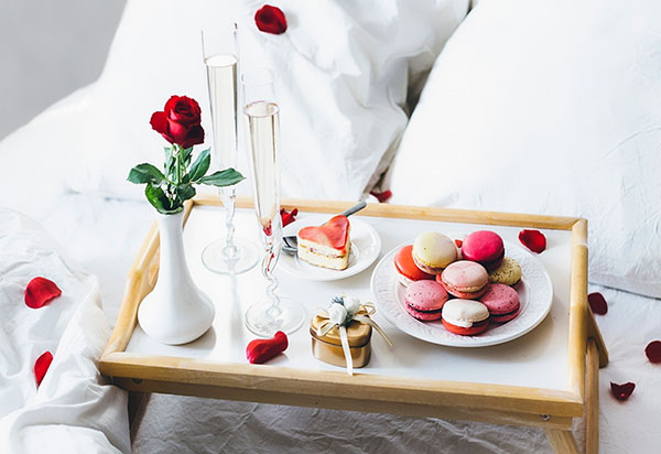 TOP-4 presentes elegantes para 8 de março para uma menina, mãe, esposa e namorada