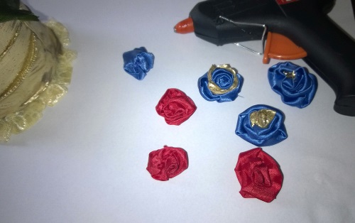 Decorando champanhe de casamento com suas próprias mãos