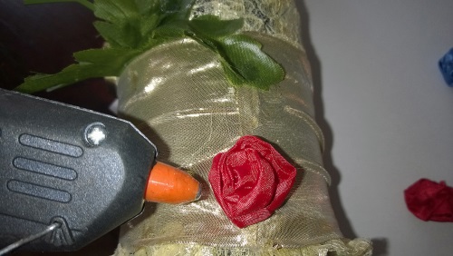 Decorando champanhe de casamento com suas próprias mãos
