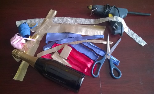 Decorando champanhe de casamento com suas próprias mãos